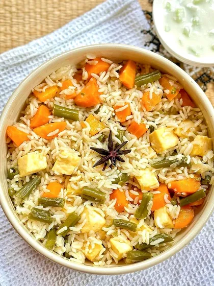 A tricolor-inspired paneer and vegetable pulav. This one-pot meal is balanced with protein from paneer, carbs from rice, and vitamins from carrots and beans.