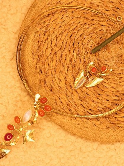 A full view of the Game of Thrones-inspired set, including the choker and matching earrings. I love bringing fantasy and fiction to life through jewellery.