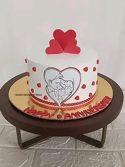 A simple and sweet anniversary cake. The design features a heart-shaped sketch of a family and is dotted with tiny red hearts, making it a heartfelt tribute to love.