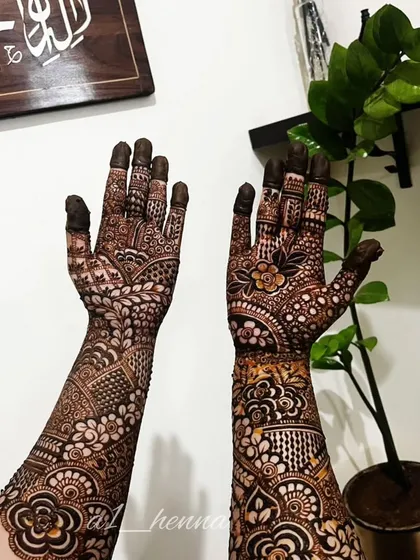 Imagine creating full-arm henna designs like this. My classes are designed to give you the confidence and skill to take on large, intricate projects for any occasion.