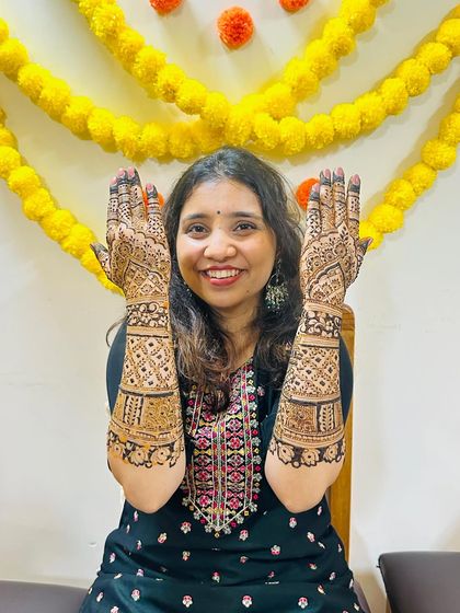 Intricate Bridal Mehendi photo 29