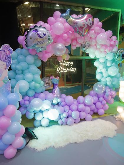 A full view of the mermaid-themed balloon arch, creating a magical entrance or photo spot for the birthday girl and her friends.