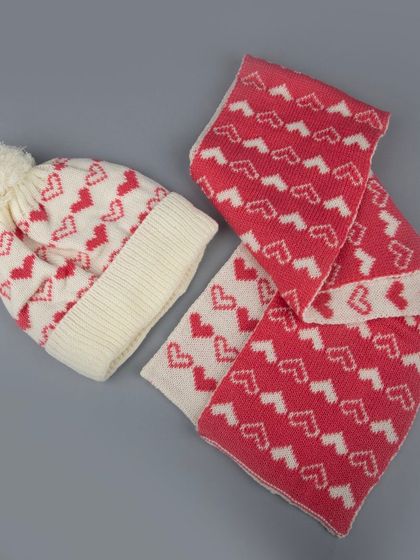 An angled view of the heart-patterned winter cap and scarf.