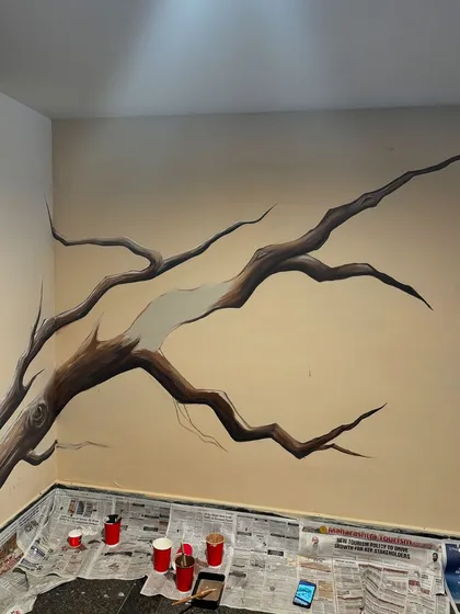 Here you can see the foundation of the mural taking shape. I first sketch and then paint the main branches of the tree, creating the structure that will soon be filled with leaves and life.