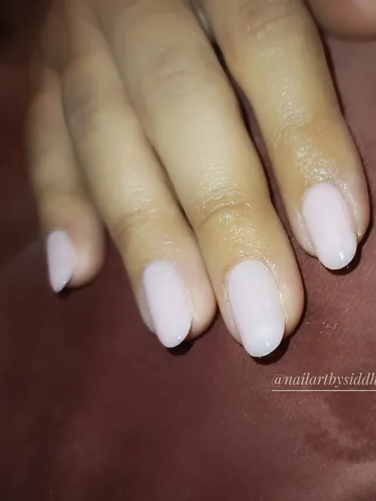 Simple and clean nail extensions with a natural pink color, perfect for everyday wear.