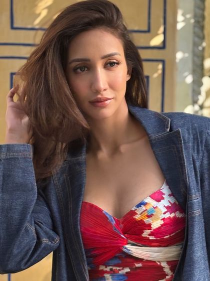 A celebrity client with a chic, modern bob styled in soft, tousled waves. This is a perfect example of a red-carpet-ready look.