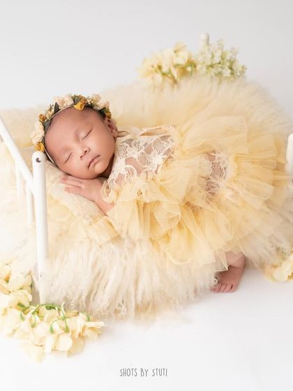 I can bring the full studio experience to the comfort of your home. This setup was created at a client's house, ensuring the baby was in a familiar and relaxed environment.