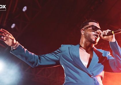 A close-up of King, lost in his performance. I ensure the production quality allows for these stunning artist portraits.