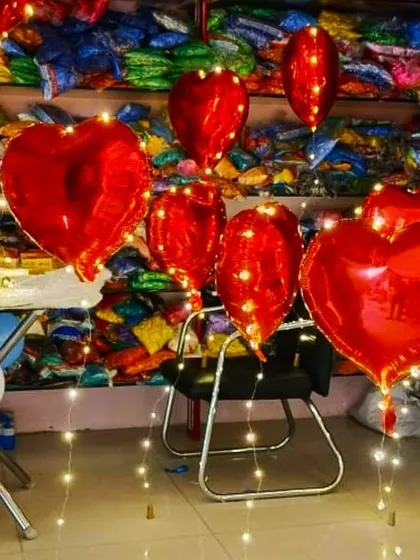 Set a romantic mood with our heart-shaped foil balloons. Here, we've paired vibrant red heart balloons with twinkling fairy lights, creating a magical atmosphere perfect for Valentine's Day, anniversaries, or a special surprise.