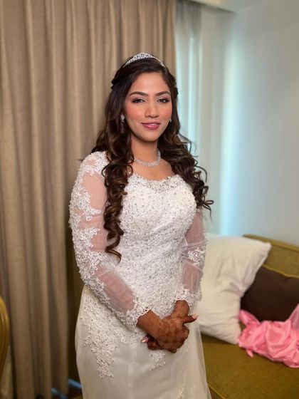 A clean and fresh look for this Christian bride. The makeup gives a 'no-makeup' vibe combined with classic royalty.