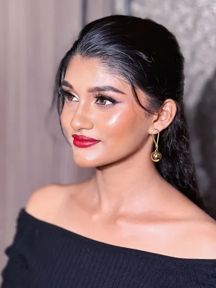 Another angle of this polished and high-fashion look.