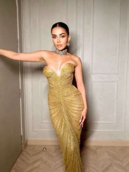 A final shot of this iconic look. Pure gold.