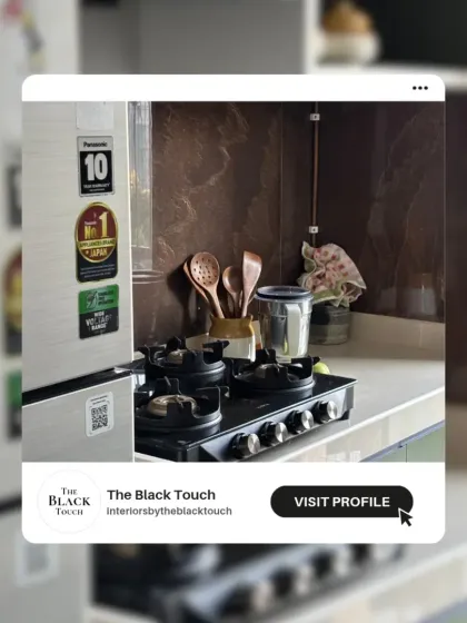 A snapshot of a kitchen corner, showing the sleek hob and dark marble-patterned backsplash. This design focuses on creating a functional and easy-to-maintain cooking zone.