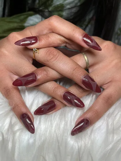 Sometimes you just need a bold, powerful color. This set features long, sharp stiletto extensions in a stunning deep red jelly polish. It's a simple but incredibly confident and eye-catching style.