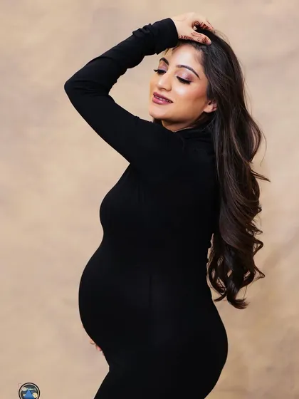 A slight turn and a hand through her hair adds a sense of movement and life to this solo maternity shot. It’s a beautiful, candid feeling pose that captures the natural glow of the mother to be.