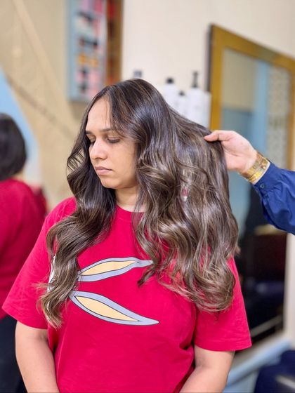 Chestnut brown is the perfect vibe for any occasion. It's a versatile and sophisticated color that looks great whether you're heading to the office or a party.