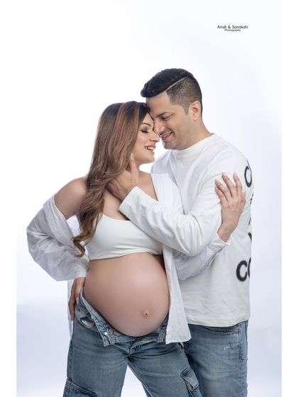 Bumping and blooming with love. This intimate and stylish pose captures the close bond between the couple, with a modern, casual wardrobe that feels authentic and real.