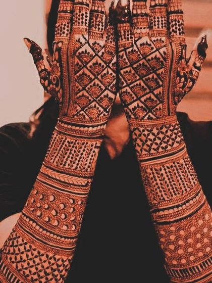 Intricate Bridal & Engagement Mehandi photo 8