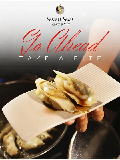 Go ahead, take a bite! A perfectly pan-fried gyoza, glistening with sauce, is offered to the guest. An irresistible invitation to taste our Pan-Asian specialties.