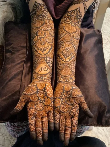 A full bridal mehendi set, complete with personalized names hidden in the design.