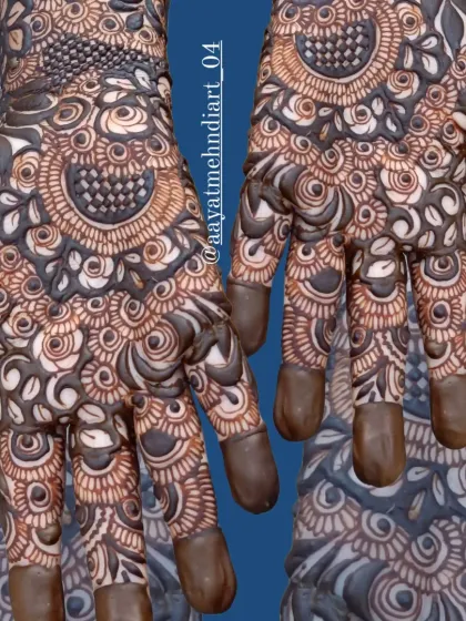 The palm view of a heavy bridal design, showcasing the intricate swirls and dots that fill the hand with beautiful patterns.