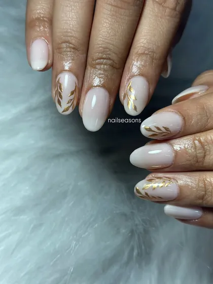 A simple yet stunning design. A soft nude base with bold, hand-painted gold leaves.