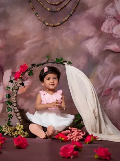 Another variation of the floral ring theme, with a delicate white drape for a dreamy effect.