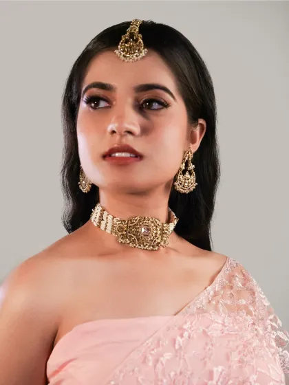 For this jewellery campaign, my goal was to create a clean and radiant look that complements the intricate pieces. The makeup is designed to be elegant and defined, ensuring the focus remains on the product while the model looks flawless.