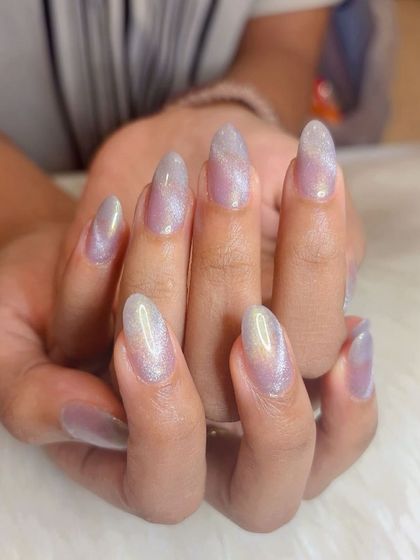 Another view of the beautiful silver cat eye manicure.