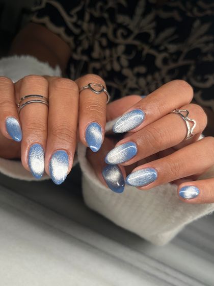 The full two-hand view of the cosmic blue cat-eye nails. The effect is consistent and mesmerizing across all ten fingers, creating a polished and cohesive look.