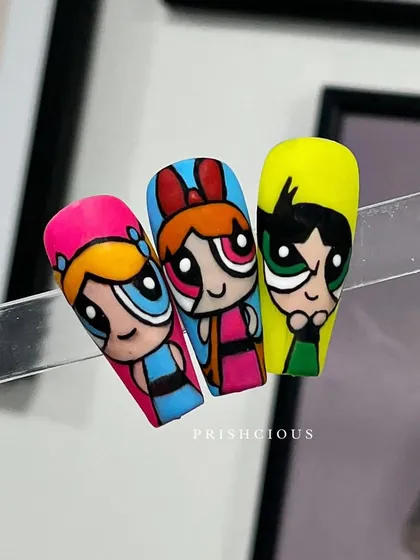 If you love detailed work, my hand-painted art sessions are for you. I'll show you how to break down complex characters like the Powerpuff Girls into simple steps, mastering line work and color blocking to bring any cartoon to life on a tiny canvas.