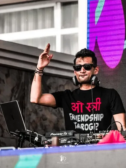 "O Stree, Friendship Karogi?" Rocking a fun t-shirt at the Friendship Day gig.