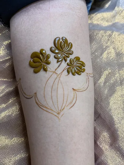 The initial outline for the floral bouquet. This shows how I start with a light sketch before filling in the bold details.