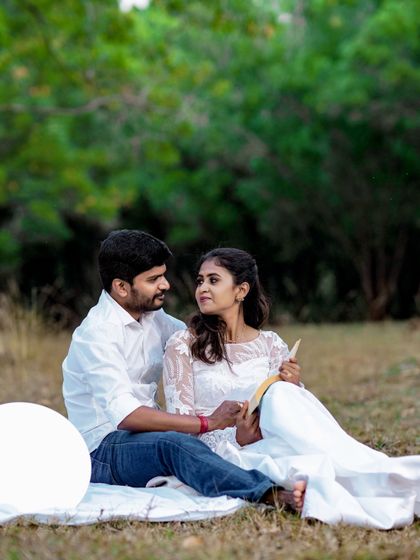 A simple and sweet picnic setup in a quiet field. This pre-wedding shoot is all about capturing the couple's connection in a natural, relaxed setting.