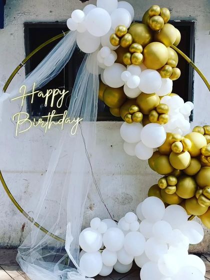 Signature Balloon Arches & Rings photo 17