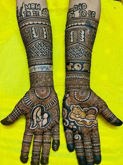 A complete baby shower story on both hands! One palm features a mother-child silhouette, while the other has a sleeping baby. The forearms proudly announce "Mom to be" and "Dad to be."