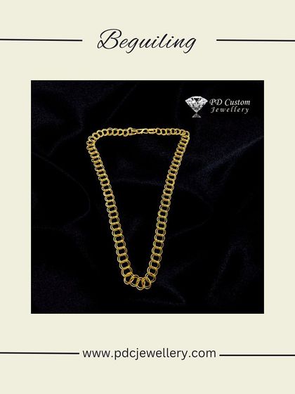 This 22kt hallmark gold chain features a double-loop link style, giving it a substantial and beguiling appearance. It's a bold choice that sits comfortably and makes a definite statement.