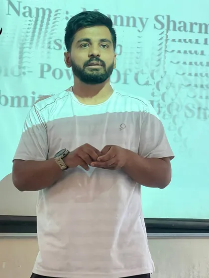Engaged in a Q&A session during a workshop. I believe in creating an open environment where participants can ask any question and clear all their doubts about training and nutrition.