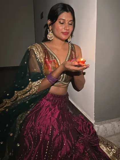 A final shot of my self-designed Diwali look. It's a perfect example of how you can create a stunning, sustainable festive outfit by repurposing beloved family heirlooms.