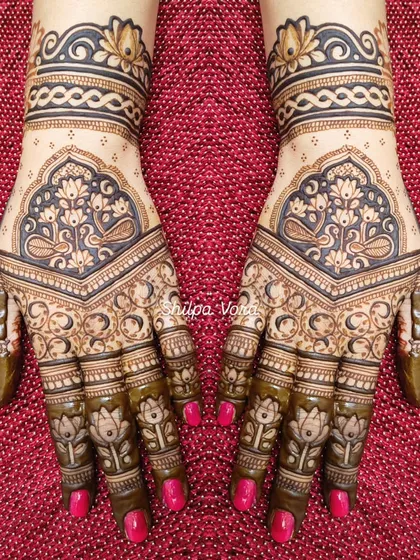 Symmetrical designs are a hallmark of professional mehndi. I teach how to map out and execute perfectly mirrored patterns, ensuring both hands create a single, cohesive piece of art.