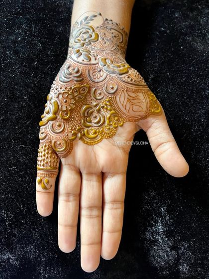 The design in its fresh henna paste form, showing the 3D effect of the application.