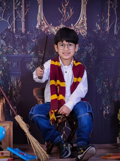 Wingardium Leviosa! Bringing a little bit of Hogwarts magic to the studio is always fun. This Harry Potter themed session lets your child's imagination run wild, creating portraits that are both playful and enchanting.