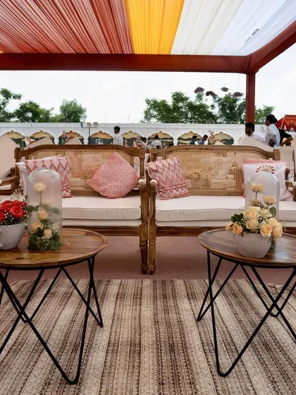 A cozy seating arrangement with wooden tables and fresh flower centerpieces, creating a warm and inviting atmosphere for guests.