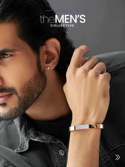 This rose gold kada is crafted for presence. The central bar is paved with natural diamonds, creating a piece that is both a subtle statement for daily wear and a mark of distinction for special moments.