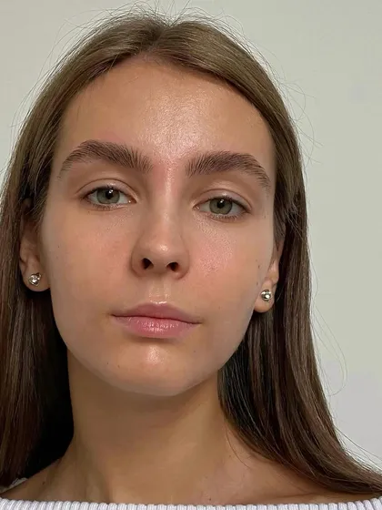 I don't believe in chasing perfect symmetry, as our natural differences create balance. When shaping brows, I work to enhance your unique form without aggressively altering your natural lines.