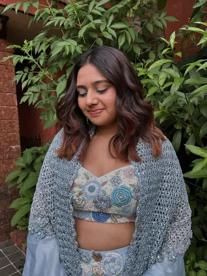 A pop of blue to brighten up the glow. This look features a subtle blue eyeshadow that adds a fun and unexpected element to the soft glam makeup.
