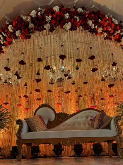 Royal Sanctuaries: Grand Wedding Mandaps & Receptions photo 38