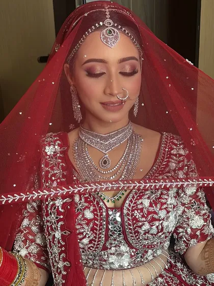 A minimalist bride's dream. This look features soft, rosy eyeshadow and a natural base, paired with stunning diamond jewellery for a modern and sophisticated wedding day style.