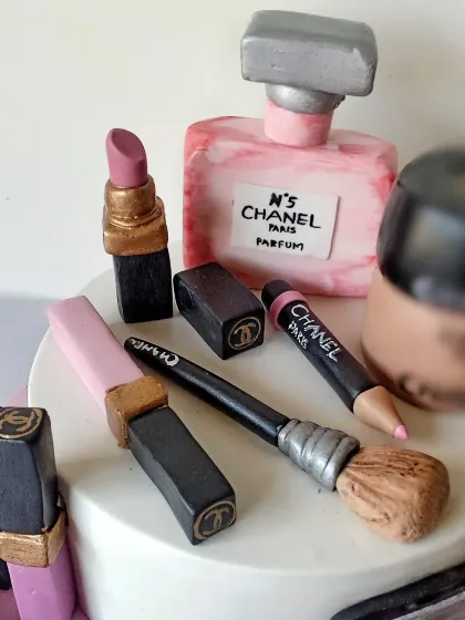 This shot highlights the edible Chanel No. 5 perfume bottle and lipstick, all sculpted and painted by hand.