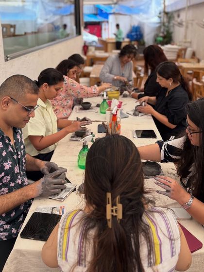 A full table of creativity on a rainy Sunday. My workshops are a cozy and fun way to spend an afternoon, whether you come alone or with a group of friends.